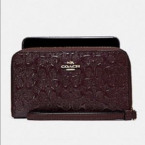 COACH SIG OXBLOOD PHONE WALET WRISTLET